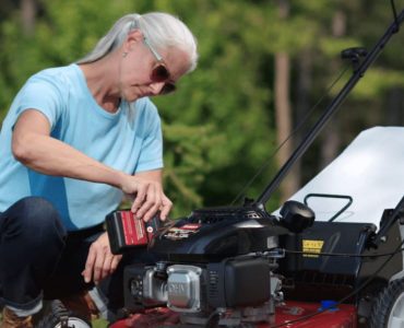 Can You Use Car Oil In A Lawn Mower